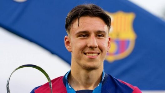 Fiorentina, ufficiale l'arrivo del difensore Eman Kospo dal Barcellona