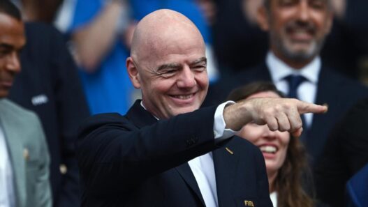 Il premier britannico Burnham contro la Fifa: “La Coppa del Mondo non è in vendita”