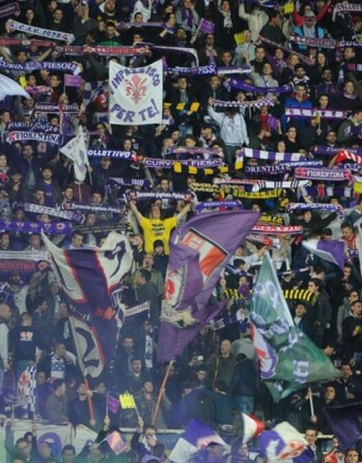 Firenze celebra i 100 anni della Fiorentina tra eventi e decorazioni