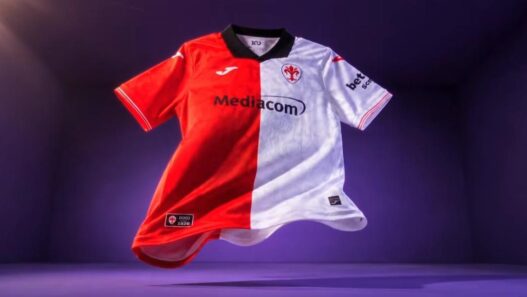 Maglie speciali Fiorentina: sold out in due ore per il Centenario