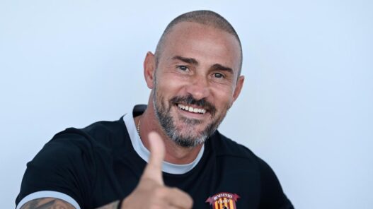 Floro Flores ricorda la Fiorentina: "Bella esperienza, abbiamo rotto il ghiaccio"
