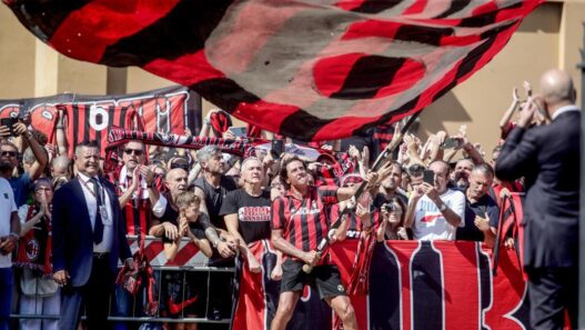 Il Milan celebra Baresi con la patch '6 per sempre'
