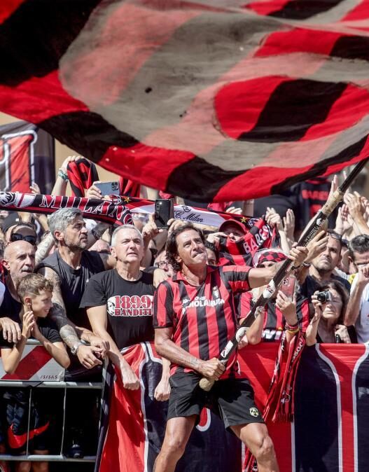 Il Milan celebra Baresi con la patch '6 per sempre'