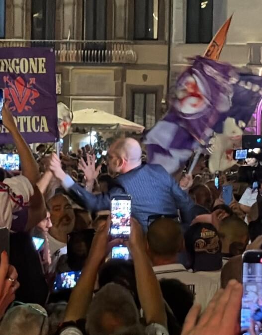 Festa Centenario Fiorentina: corteo, cori e fuochi d'artificio