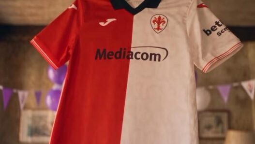 Fiorentina: svelata la maglia del Centenario bianco-rossa