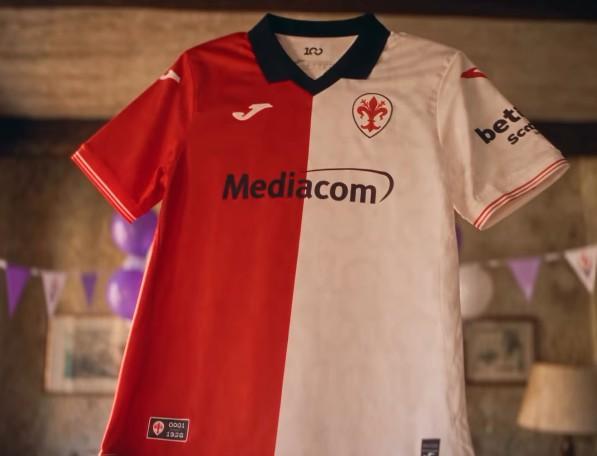 Fiorentina: svelata la maglia del Centenario bianco-rossa