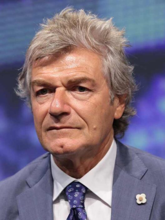 Antognoni risponde a Commisso: sorpresa e apprezzamento per il gesto