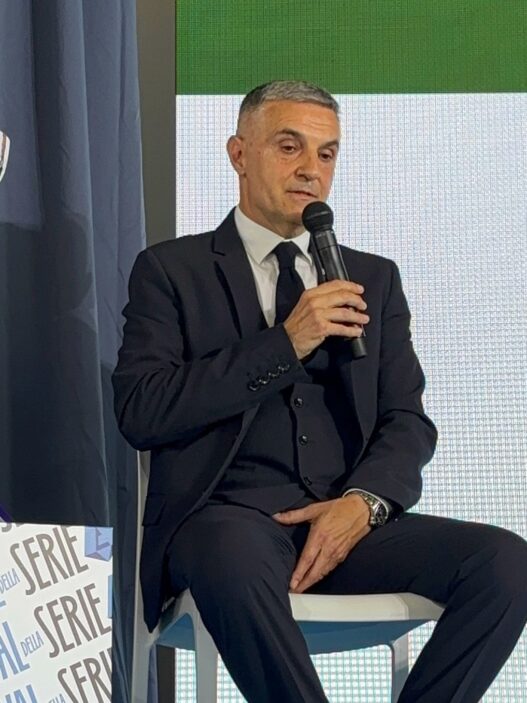 Valentino Angeloni premiato come miglior direttore del settore giovanile