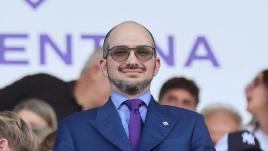 Fiorentina, festa dei tifosi fuori dal Franchi con Giuseppe Commisso
