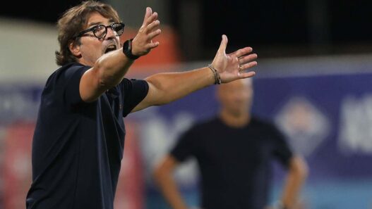 Fiorentina: difesa a tre in discussione, la posizione di Vanoli