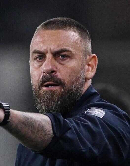 Fiorentina, il Genoa sulla strada: De Rossi avverte