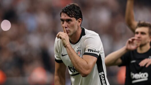 Vlahovic-Italiano, vittoria Besiktas: rissa sfiorata con Skriniar