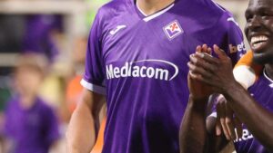 Fiorentina, ipotesi terza maglia: blu con dettagli bianchi e rossi