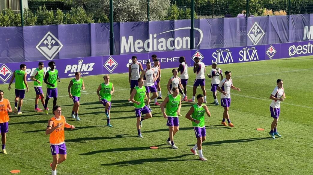 La Fiorentina in campo: allenamento mattutino previsto per oggi