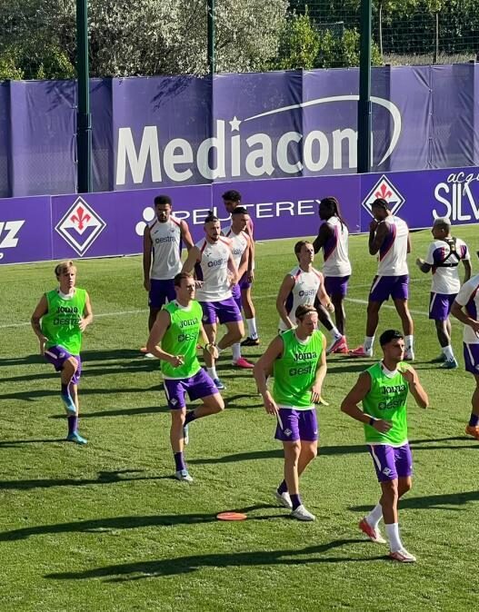 La Fiorentina in campo: allenamento mattutino previsto per oggi