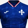 Fiorentina, svelata la possibile terza maglia: blu con giglio bianco