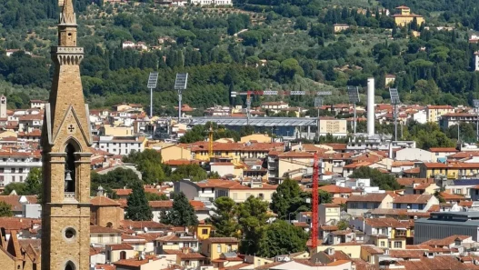 Il nuovo Franchi emerge nello skyline di Firenze