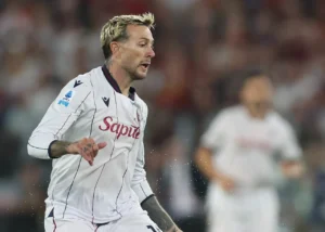 Bernardeschi illude Palladino, Cagliari in testa alla classifica