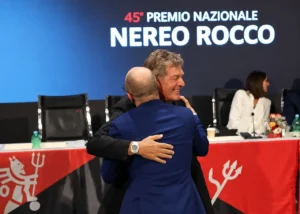Commisso e Antognoni, un abbraccio che sa di tregua al Premio Rocco