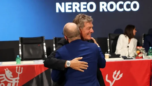 Commisso e Antognoni, un abbraccio che sa di tregua al Premio Rocco