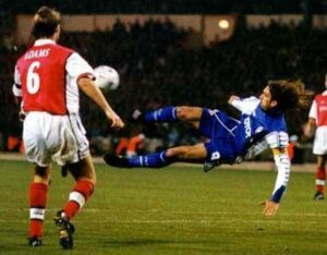 27 anni fa Batistuta incantò Wembley con un gol alla Arsenal