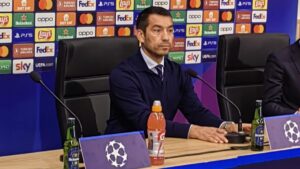Van Bronckhorst: "Il Como, una favola che ricorda il Barcellona"