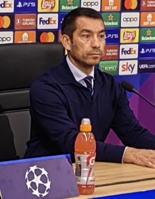 Van Bronckhorst: "Il Como, una favola che ricorda il Barcellona"