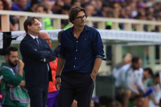 Fiorentina, difesa in crisi: Vanoli valuta la difesa a tre