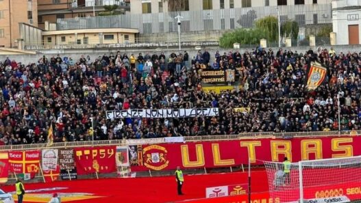 Fiorentina in difficoltà, ma il Catanzaro non sta meglio: tifosi pronti all'esodo