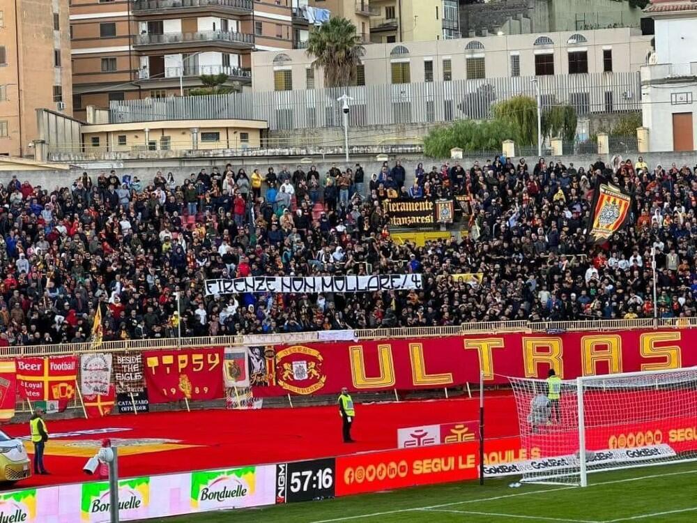 Fiorentina in difficoltà, ma il Catanzaro non sta meglio: tifosi pronti all'esodo