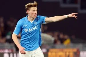 Roma, rimonta clamorosa a Napoli: finisce 3-3 con doppietta di un difensore