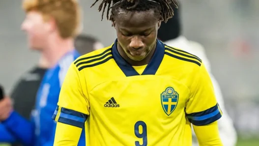 Njie, classe 2005, segna e guida la Svezia U21 alla vittoria