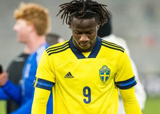 Njie, classe 2005, segna e guida la Svezia U21 alla vittoria