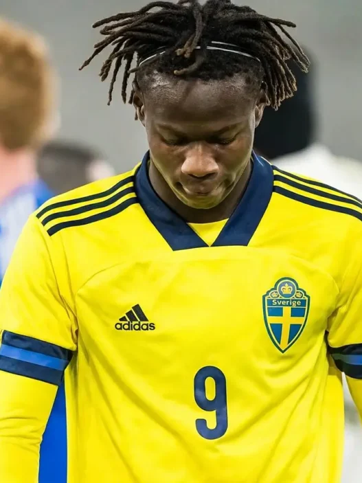 Njie, classe 2005, segna e guida la Svezia U21 alla vittoria