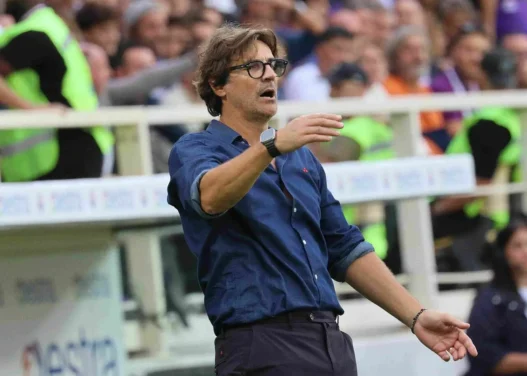 Vanoli valuta la difesa a tre: una mossa inedita per la Fiorentina