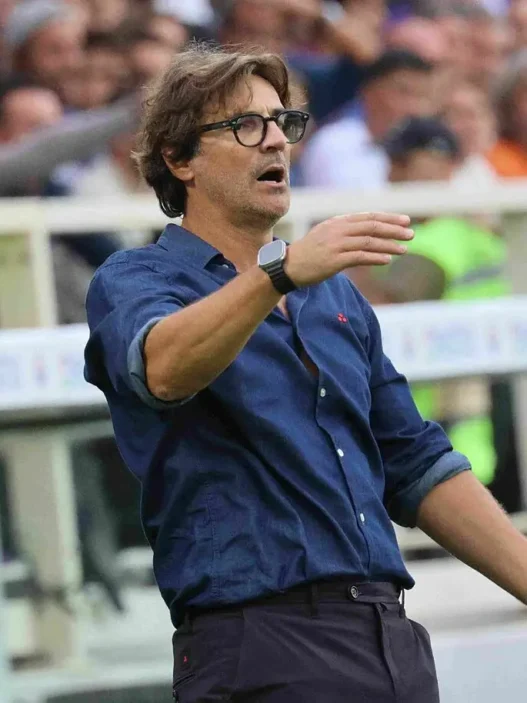 Vanoli valuta la difesa a tre: una mossa inedita per la Fiorentina
